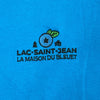 Broderie présente sur le tee-shirt