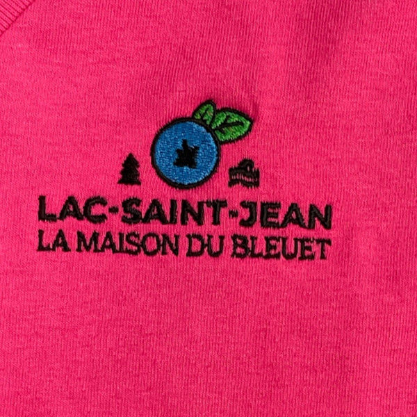 Broderie présente sur le tee-shirt