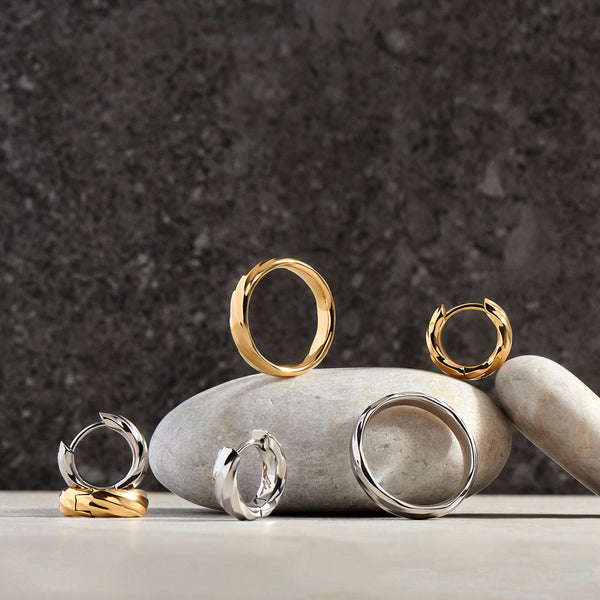 Bague Thora de Mia, présentation avec d’autres bijoux de la collection