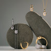 Boucles d’oreilles dormeuses Clemence de Mia, présentation avec d’autres bijoux de la collection