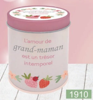 Bougie InnerVoice en boîte métallique décorée, modèle « L’amour de grand-maman est un trésor intemporel ».