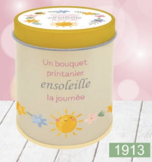 Bougie InnerVoice en boîte métallique décorée, modèle « Un bouquet printanier ensoleille la journée ».