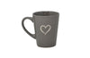 Tasse en grès gris de 340 ml avec un motif cœur blanc épuré
