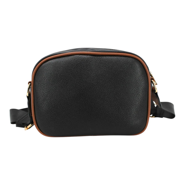 Sac à main Maison Taïga en PVC noir avec bordures marron et bandoulière réglable
