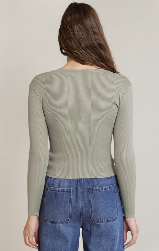 SCALLOP NECKLINE SWEATER TOP