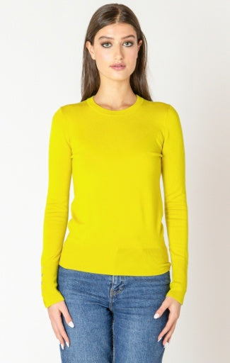 Fine sweater with buttoned cuffs