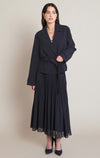Trench court Dex, coloris marine, vêtement porté en tenue