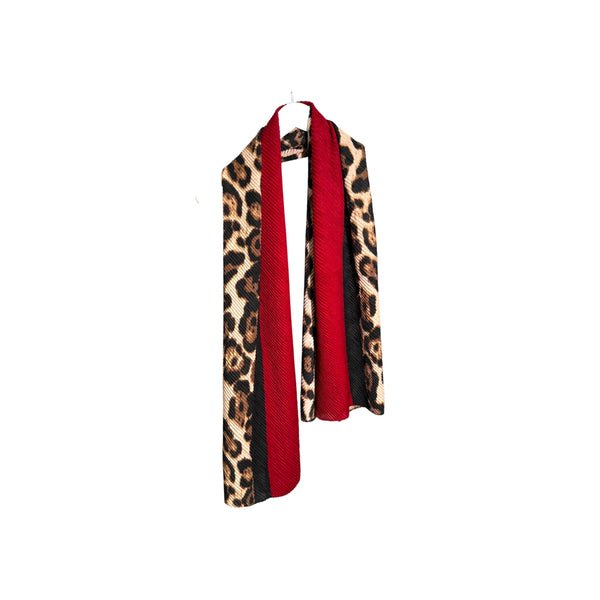 Foulard à motif léopard et bande rouge unie, texture côtelée, composition polyester et coton.