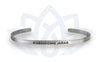 Bracelet InnerVoice « N’abandonne jamais » avec message en français.