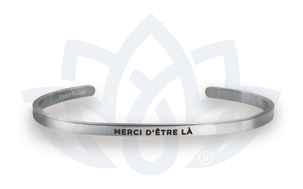 Bracelet InnerVoice « Merci d’être là » avec message en français.