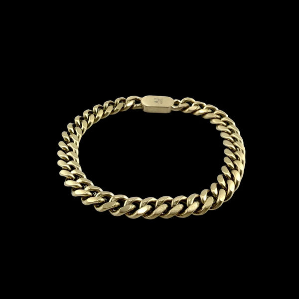 Bracelet maille cubaine Alpha 8 mm AJ&Co, finition dorée mate.
