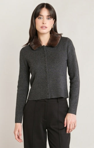 Cardigan à revers en fourrure Dex, coloris gris charbon, vêtement porté