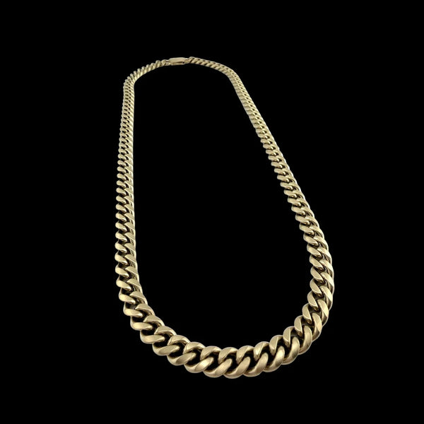 Chaîne maille cubaine Alpha 8 mm AJ&Co, finition dorée mate.