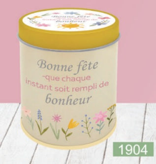 Bougie InnerVoice en boîte métallique décorée, modèle « Bonne fête – que chaque instant soit rempli de bonheur ».