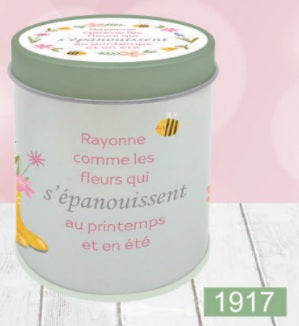 Bougie InnerVoice en boîte métallique décorée, modèle « Rayonne comme les fleurs qui s’épanouissent au printemps et en été ».
