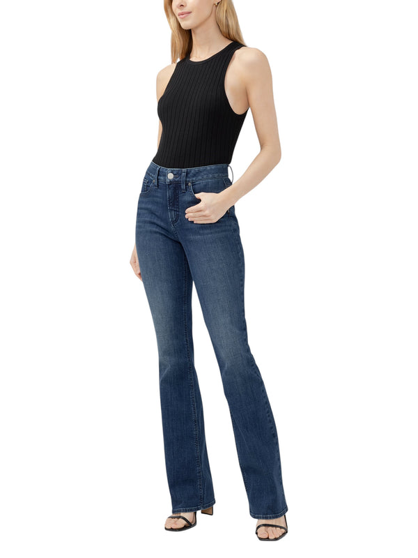Model wearing Maison Taïga dark indigo high-waisted bootcut jeans in stretchy denim with a flattering curvy fit.