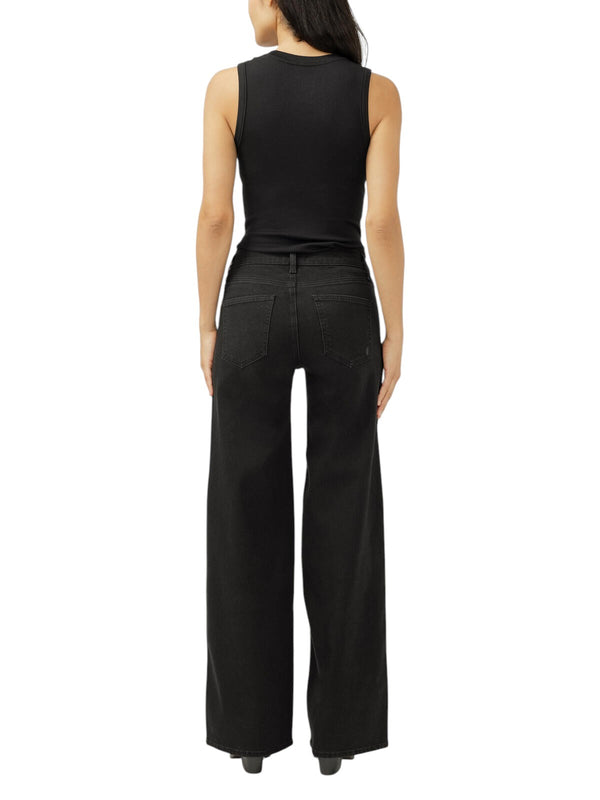 Maison Taïga Silver Jeans Co. Suki wide leg jeans in black denim worn by a woman from the back view