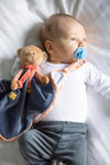 Mavi – Doudou avec boîte cadeau de Bukowski Bears