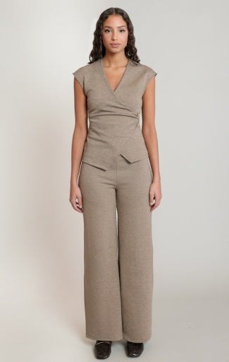 Pantalon à enfiler Dex, coloris brun doux, vêtement porté en tenue