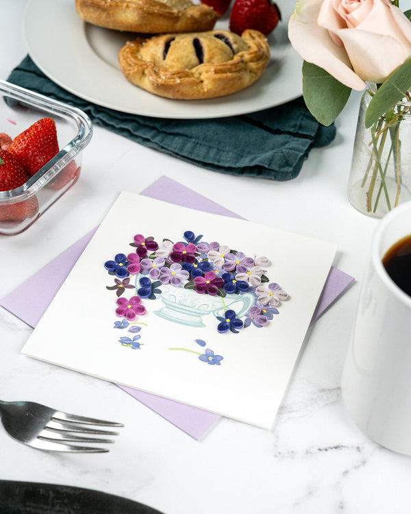 Carte de vœux bouquet de violettes en papier roulé