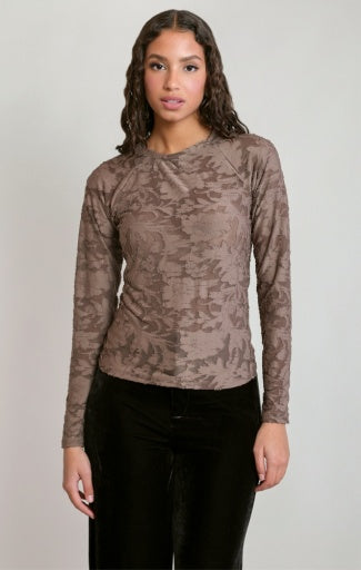 T-shirt à manches longues à motif floral Dex, coloris taupe foncé, vêtement porté