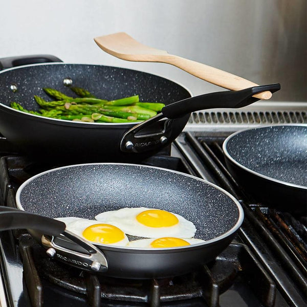 Batterie de cuisine en aluminium forgé antiadhésif « The Rock » Ricardo La Maison du Bleuet